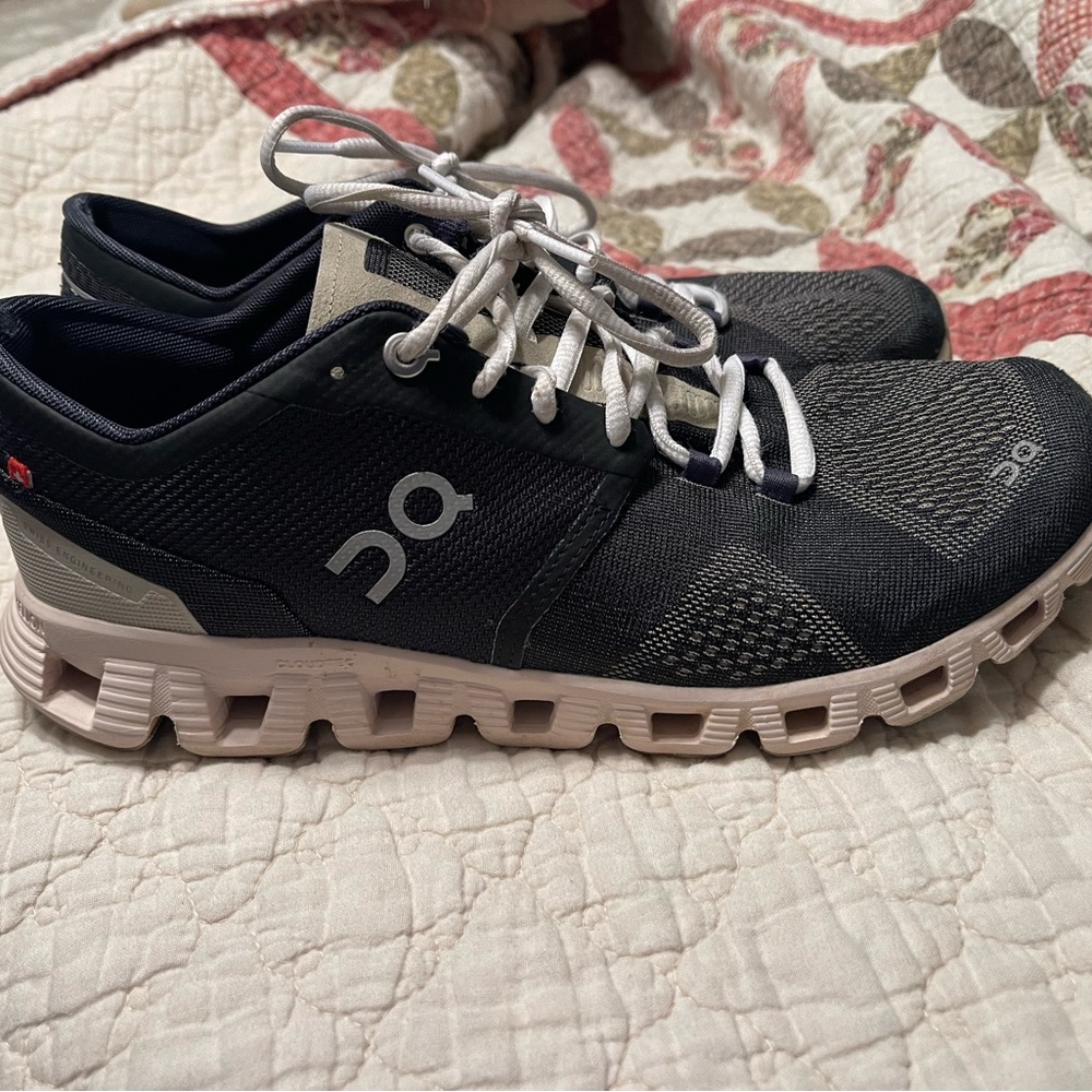 On Cloud Size 9.5 - image 4